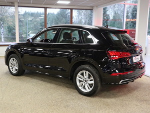 AUDI Q5 Advanced 50 TFSI e 220 kW quattro S tronic, vm. 2021, 64 tkm (4 / 20)