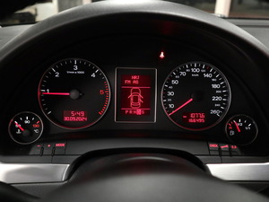 Audi A4 Sedan 2,0 TDI 103 kW multitronic-aut., vm. 2007, 166 tkm (11 / 22)