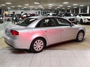 Audi A4 Sedan 2,0 TDI 103 kW multitronic-aut., vm. 2007, 166 tkm (3 / 22)